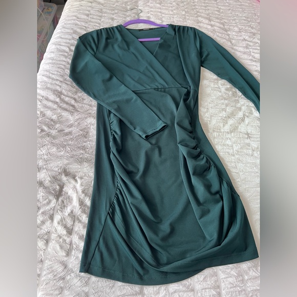 Forever 21 Dark Green Long Sleeved V Neck Fitted Dress Size Medium GUC - Picture 4 of 6